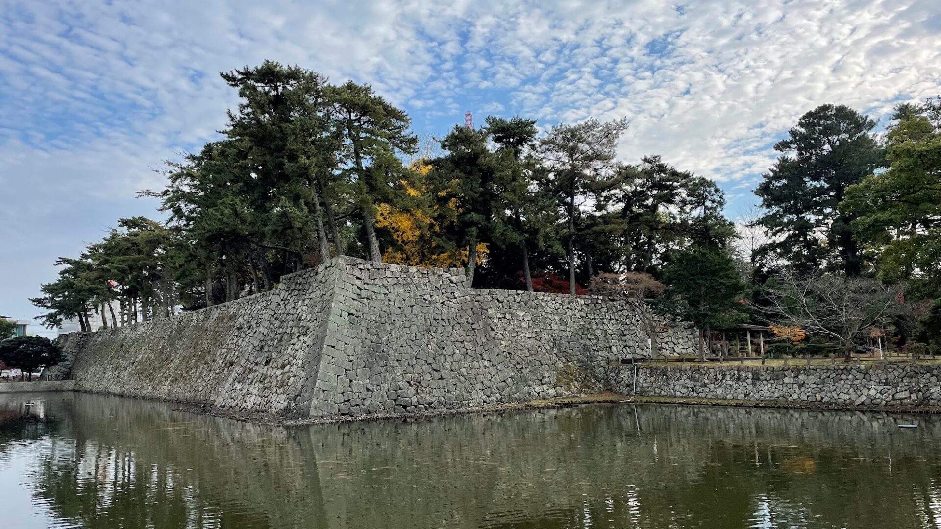 津屈指のウォーキングスポットと言えば新日本100名城「津城」