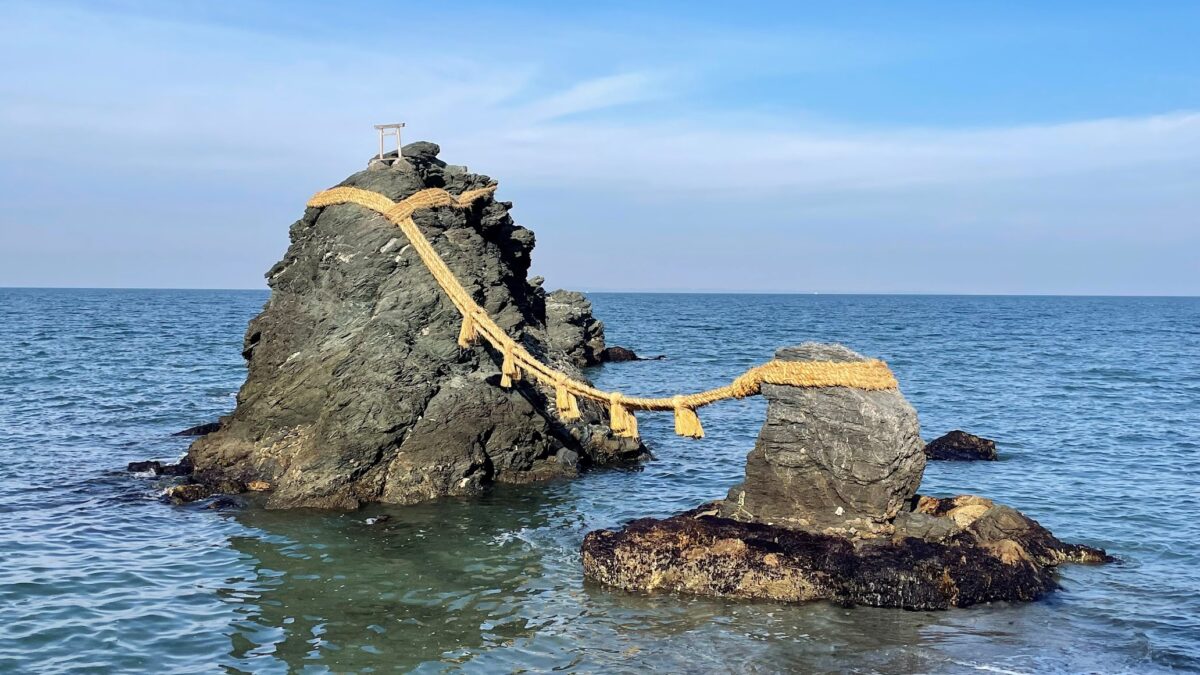 お伊勢さん125社巡りの前に参拝しておきたい夫婦岩のある神社